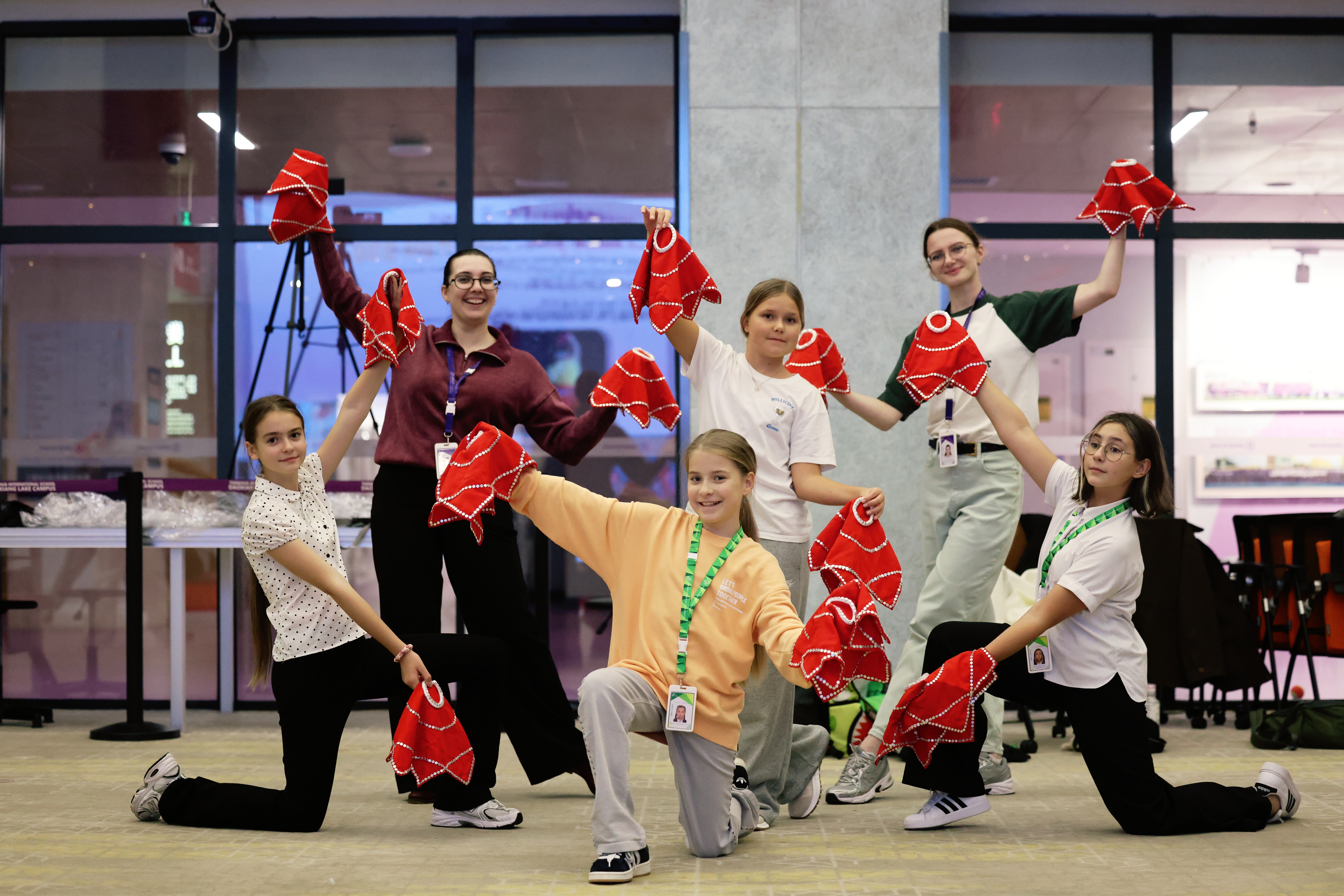 Primakov teachers and students learn Chinese dance